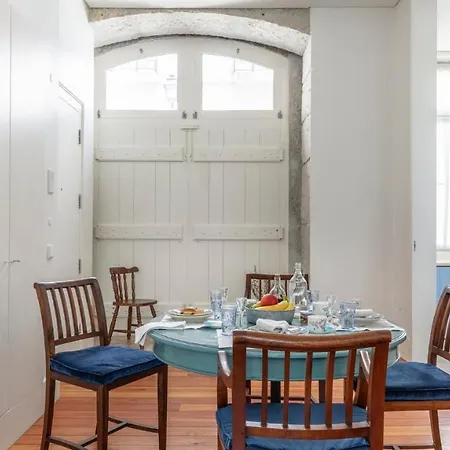 Apartment Plum Guide - Stable Doors Lisbon